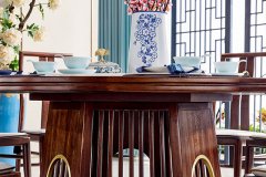 新中式家具客廳怎么放沙發？別再用3+2+1的方式了，現在流行這樣擺 